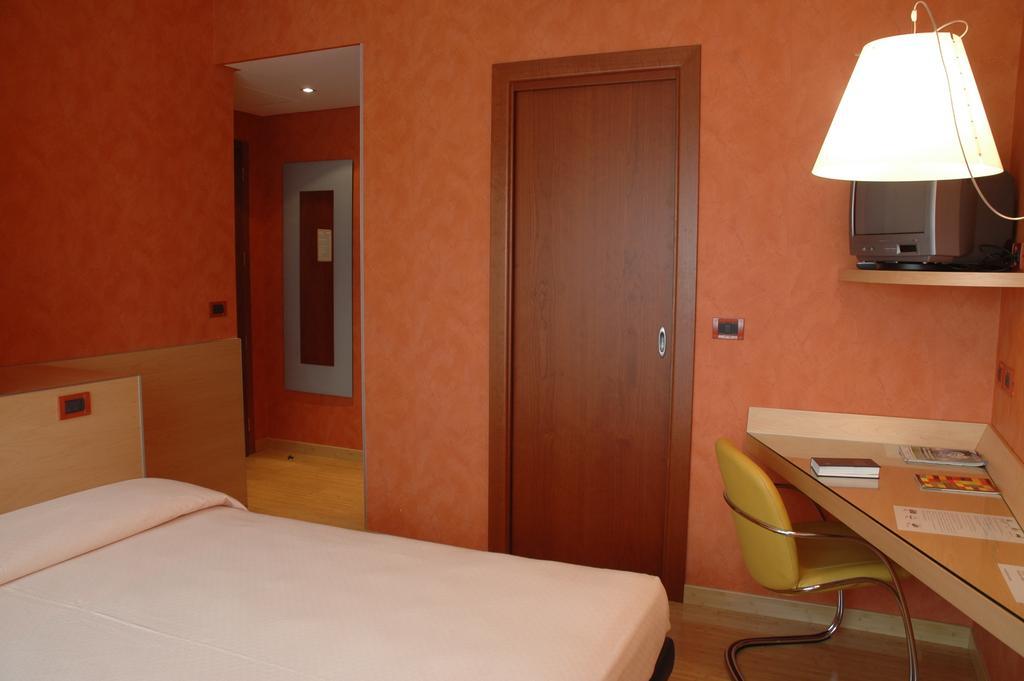 טורינו Hotel Alexandra מראה חיצוני תמונה