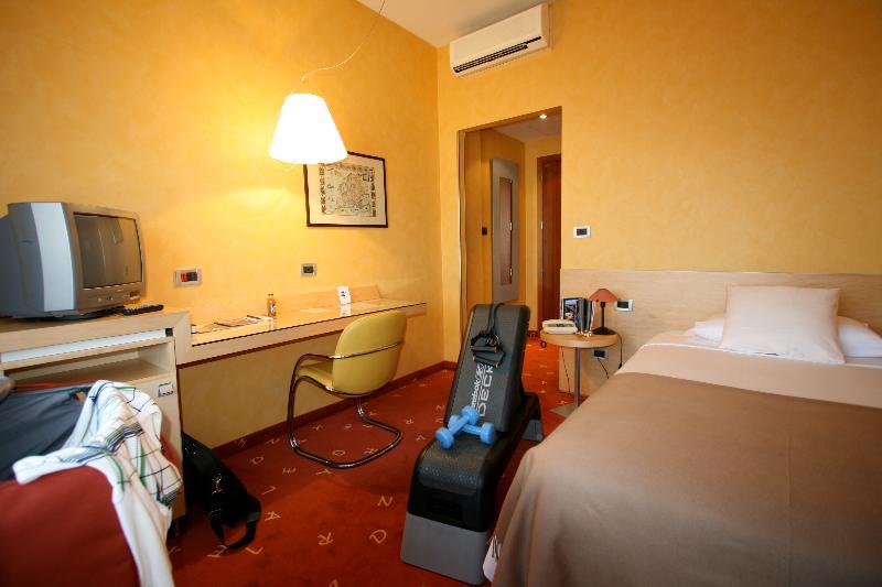 טורינו Hotel Alexandra מראה חיצוני תמונה