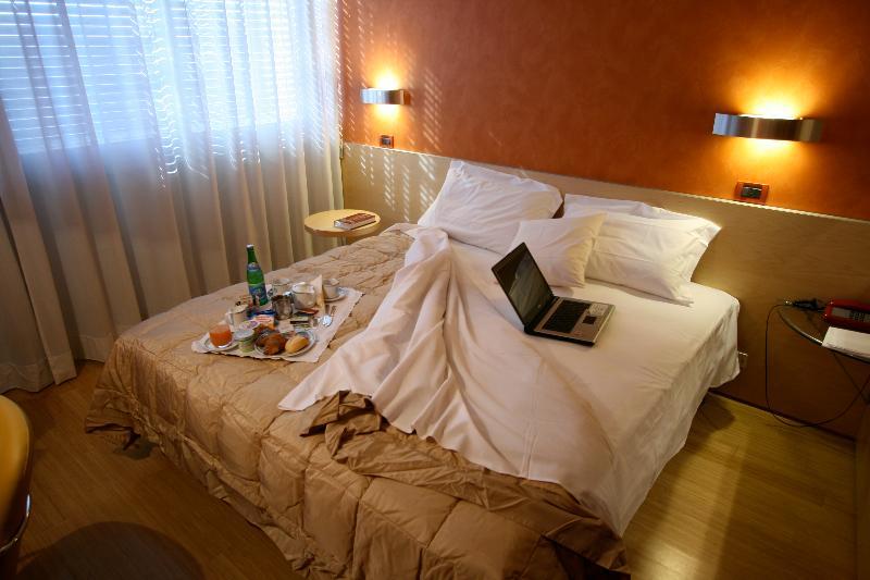 טורינו Hotel Alexandra מראה חיצוני תמונה